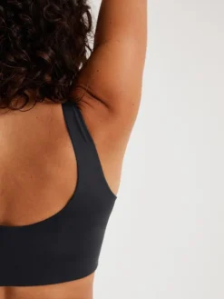 EASEDK01 Girlfriend Collective Scoop Neck Bralette - Raven