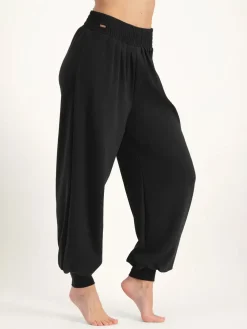 Clearance URBANG01 Urban Goddess Jaya Harem Yoga Pants - Onyx Black