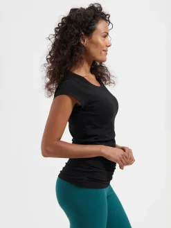 URBANG01 Urban Goddess Zefira Yoga Tee - Onyx Black